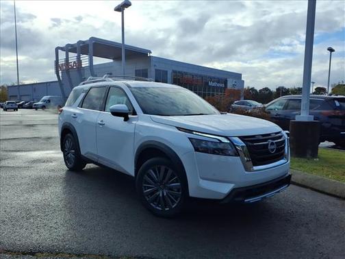 2025 Nissan Pathfinder SL