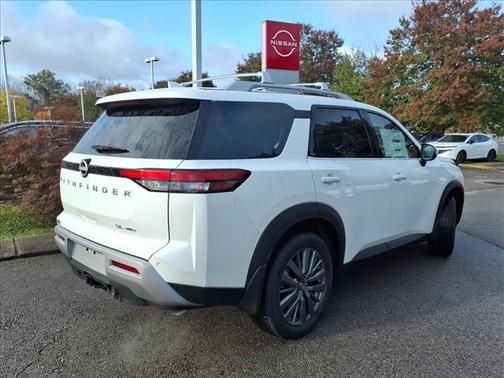 2025 Nissan Pathfinder SL