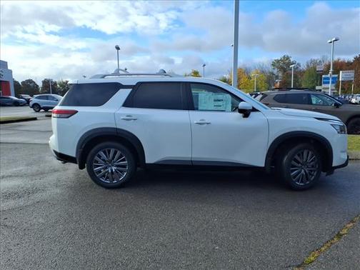 2025 Nissan Pathfinder SL