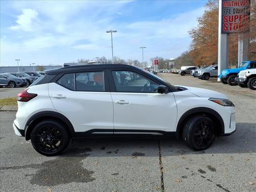 2023 Nissan Kicks SR