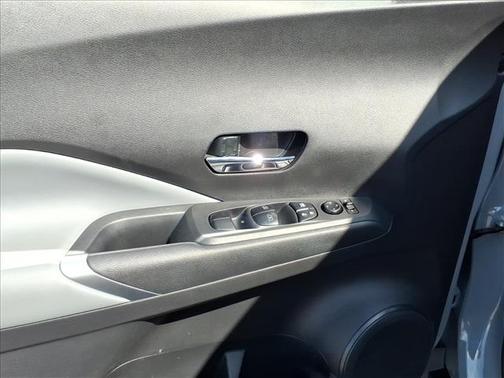 2 Tone Gray / Black 2023 Nissan Kicks SR