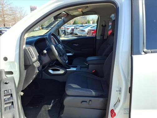 2024 Nissan Frontier SV