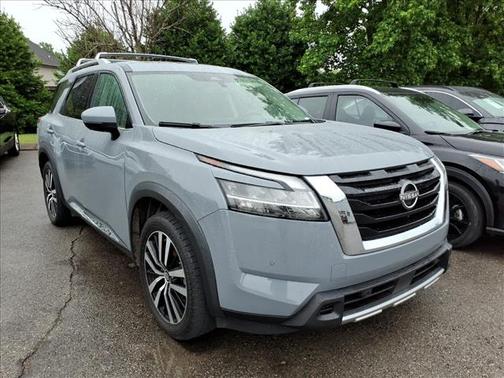 Boulder Gray Pearl 2023 Nissan Pathfinder Platinum