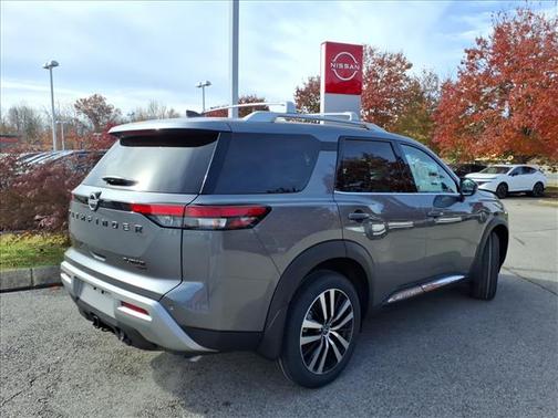 2025 Nissan Pathfinder Platinum