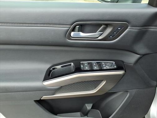 Brilliant Silver Metallic 2024 Nissan Pathfinder Platinum