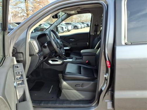 2024 Nissan Frontier SL