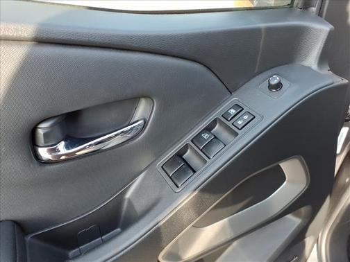 2024 Nissan Frontier SL