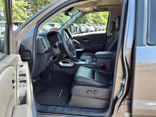 2024 Nissan Frontier SL