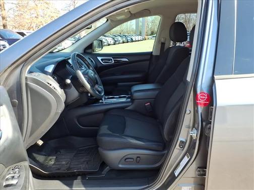 2018 Nissan Pathfinder SV