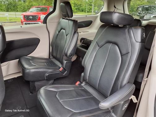 2022 Chrysler Pacifica Touring-L