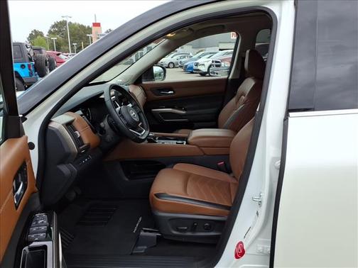 2024 Nissan Pathfinder Platinum