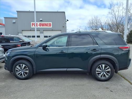 2024 Nissan Pathfinder SL