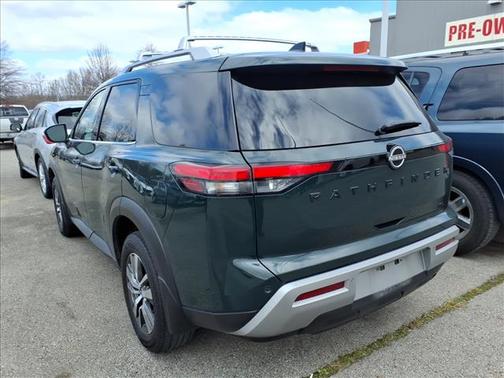 2024 Nissan Pathfinder SL