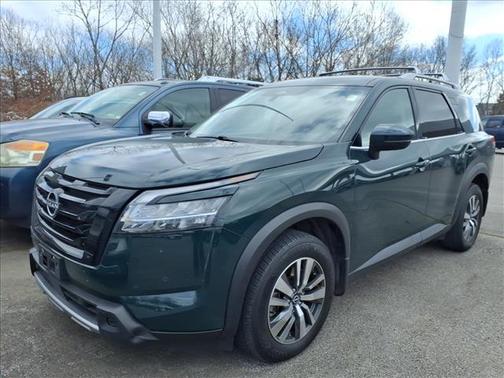 2024 Nissan Pathfinder SL