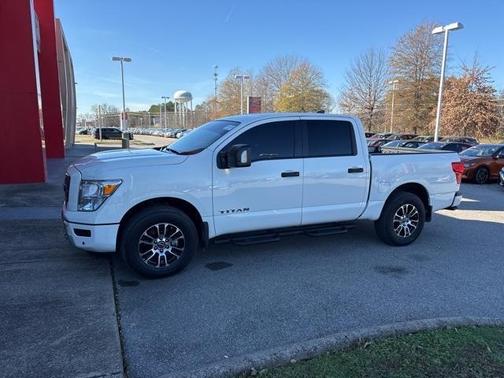 2024 Nissan Titan SV