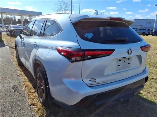 2022 Toyota Highlander Hybrid Bronze Edition