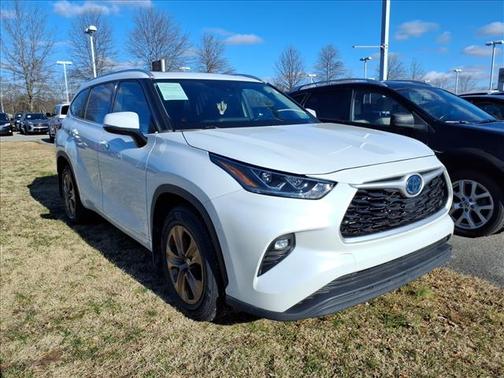 2022 Toyota Highlander Hybrid Bronze Edition