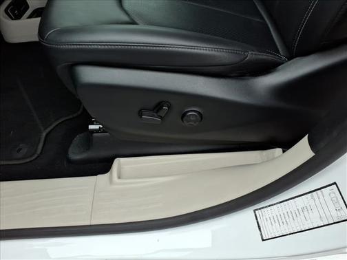 Bright White Clearcoat 2024 Chrysler Pacifica Touring-L