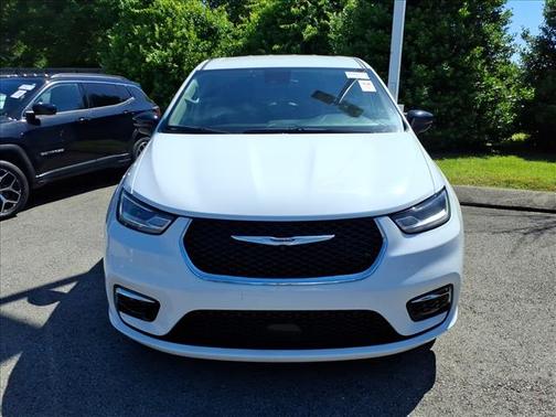 Bright White Clearcoat 2024 Chrysler Pacifica Touring-L
