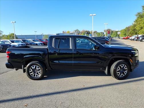 2024 Nissan Frontier SL