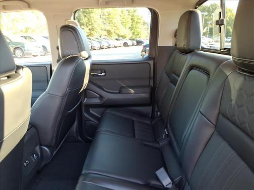 2024 Nissan Frontier SL