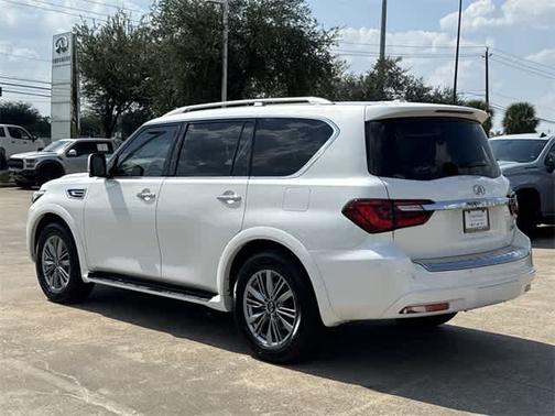 2022 INFINITI QX80 LUXE