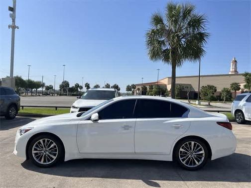 2022 INFINITI Q50 LUXE