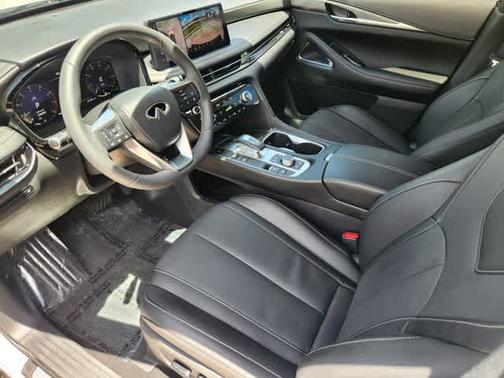 Radiant White 2026 INFINITI QX60 LUXE