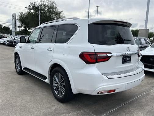 2022 INFINITI QX80 LUXE