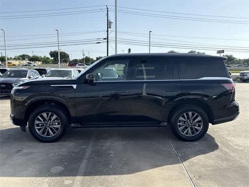 2025 INFINITI QX80 PURE