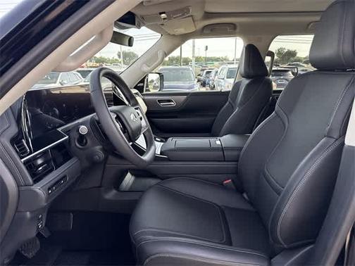 2025 INFINITI QX80 PURE