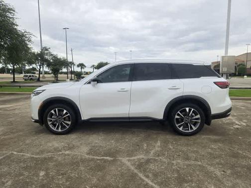 Radiant White 2026 INFINITI QX60 PURE