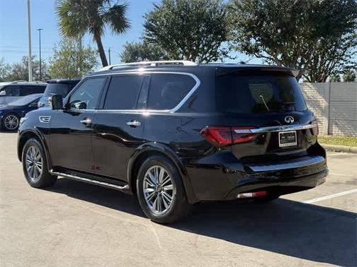 2022 INFINITI QX80 LUXE