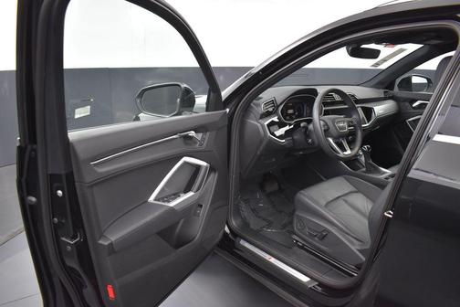 Mythos Black Metallic 2025 Audi Q3 Premium 45 TFSI S line quattro Tiptronic