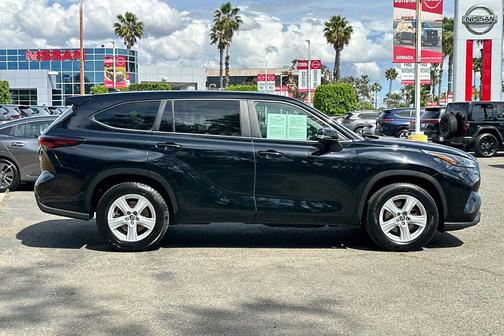 Midnight Black Metallic 2024 Toyota Highlander LE
