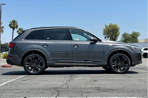 2025 Audi Q7 55 Premium Plus