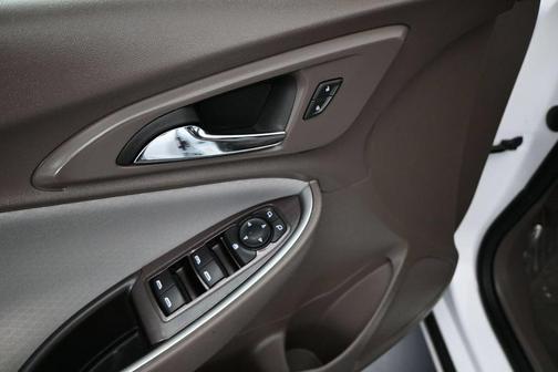 Summit White 2024 Chevrolet Malibu FWD 1LT