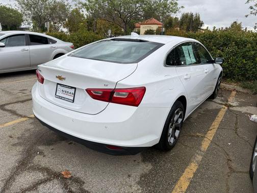 Summit White 2024 Chevrolet Malibu FWD 1LT