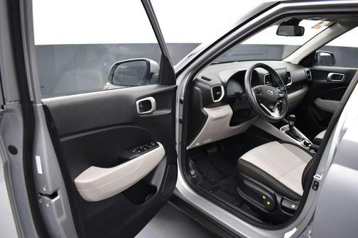 Shimmering Silver 2025 Hyundai VENUE SEL