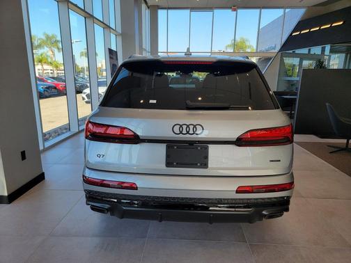 Satellite Silver 2026 Audi Q7 55 Premium Plus