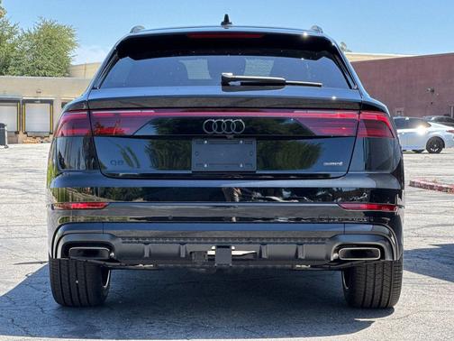 Mythos Black Metallic 2026 Audi Q8 55 Premium Plus