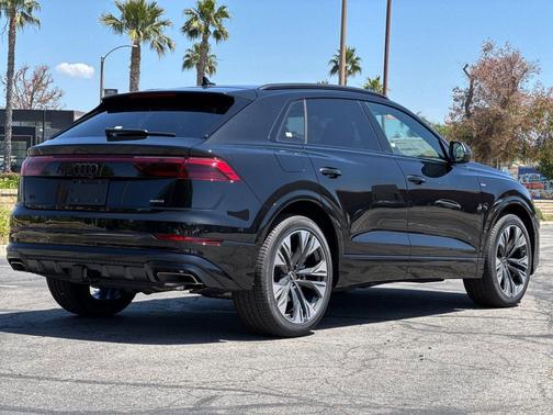 Mythos Black Metallic 2026 Audi Q8 55 Premium Plus