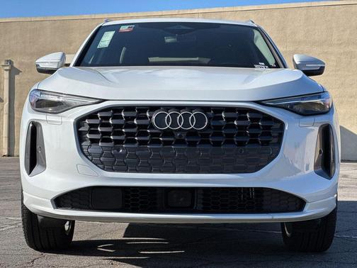 Glacier White 2025 Audi Q5 Premium Plus TFSI quattro S tronic