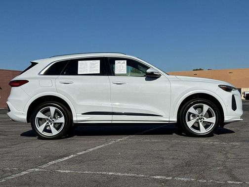 Glacier White 2025 Audi Q5 Premium Plus TFSI quattro S tronic