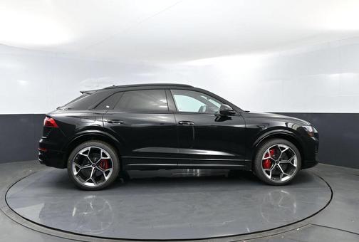Mythos Black Metallic 2026 Audi RS Q8 4.0T