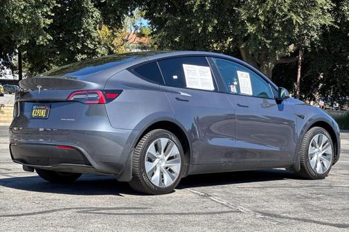 2022 Tesla Model Y Long Range Dual Motor All-Wheel Drive