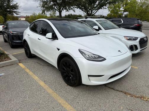 White 2023 Tesla Model Y Long Range Dual Motor All-Wheel Drive