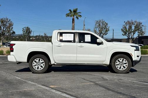 2023 Nissan Frontier SV