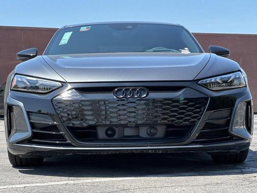 Daytona Gray Pearl Effect 2022 Audi RS e-tron GT quattro