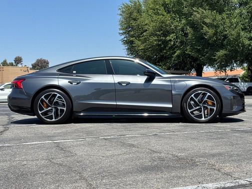 Daytona Gray Pearl Effect 2022 Audi RS e-tron GT quattro